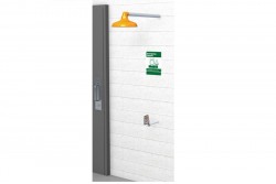 Mrozoodporny prysznic bezpieczeństwa wychodzący ze ściany GFR1205