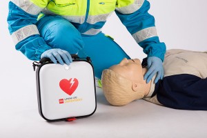 Na co zwrócić uwagę przy wyborze defibrylatora AED